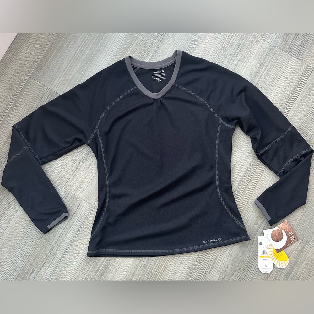 NWT Merrell women’s long sleeve in black with grey stitching (medium)